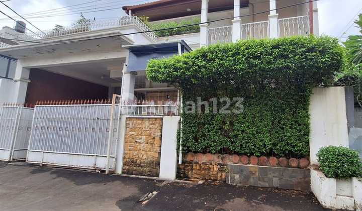 Rumah Hook Kokoh Dengan Akses Toll Dan Lrt Di Jatiwaringin