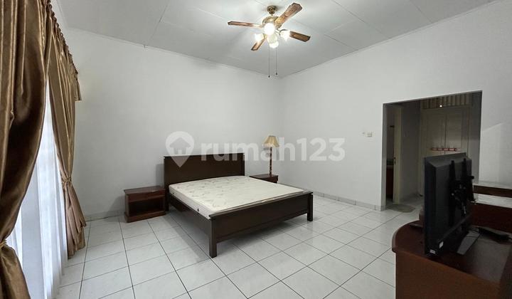 Large Single-Story House 4 Bedrooms Spacious Large Single-Story House 4 Bedrooms Spacious