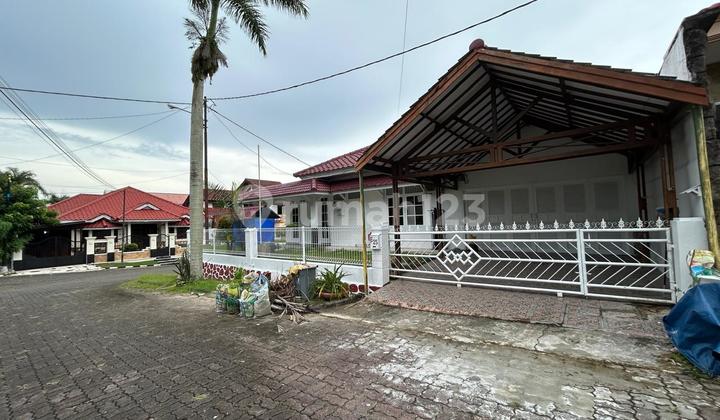 Large Single-Story House 4 Bedrooms Spacious Large Single-Story House 4 Bedrooms Spacious