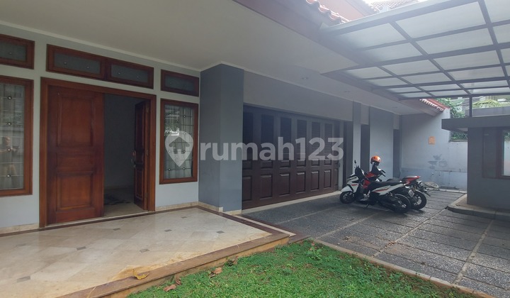 RUMAH MEWAH DI BELAKANG SENAYAN 3
