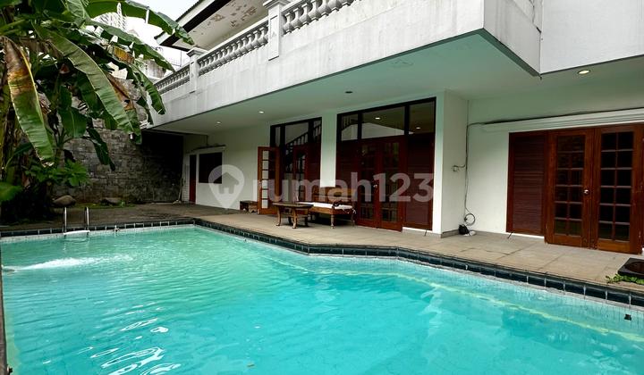 Classic Luxury House Permata Hijau One Step to Senayan