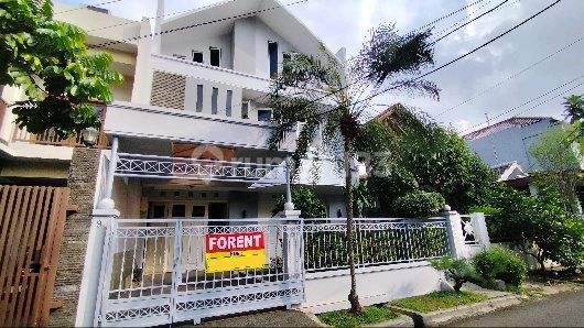 Rumah Asri Nyaman Di Pondok Indah