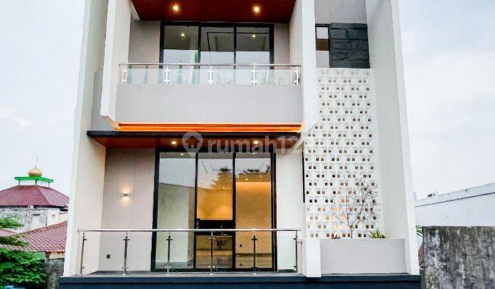 Rumah Mewah Harga Special di Jakarta Selatan.Privat kolam renang 1