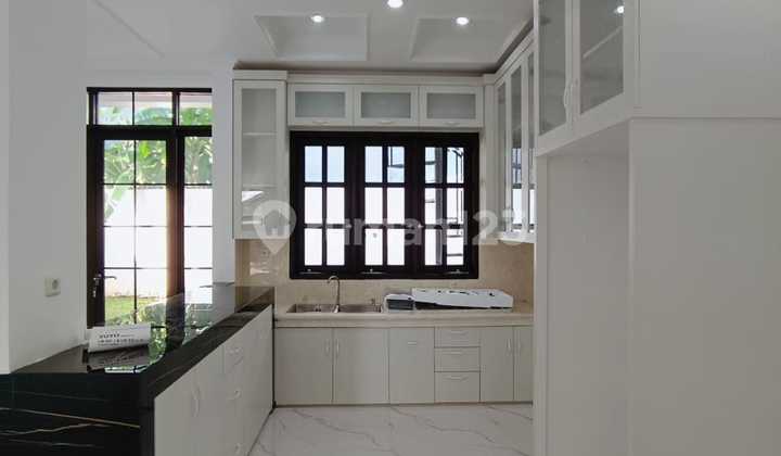 Rumah Baru Mewah 4+1 Kt di Jaksel - Bonus Ac & Water Heater