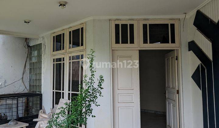 Rumah Tua Lokasi Sangat Strategis di Komplek Intercon Jakarta Barat 1