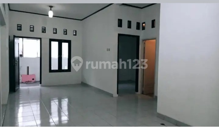 For Sale Ready-to-Occupy 100m House in Limo DEPOK 2
