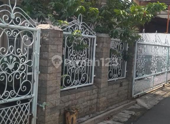 Di Jual Rumah Luas Harga Bersahabat Lokasi Strategis di Tebet Jakarta Selatan Di Jual Rumah Luas Harga Bersahabat Lokasi Strategis di Tebet Jakarta Selatan