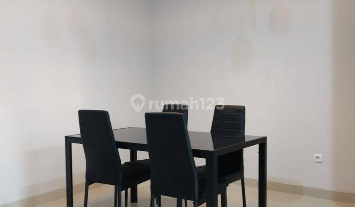 Di  Rumah murah 2 Lantai SHM di jl. cempaka putih Jakarta pusat