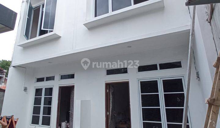 Rumah di jl. Kemayoran Jakarta pusat 2 Lantai SHM Bebas banjir lokasi strategis