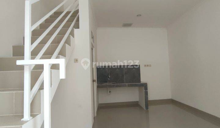 Rumah di jl. Kemayoran Jakarta pusat 2 Lantai SHM Bebas banjir lokasi strategis