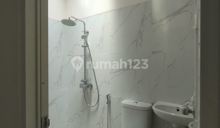 di  Rumah murah di Pisangan baru Jakarta timur 2 Lantai SHM Selatan