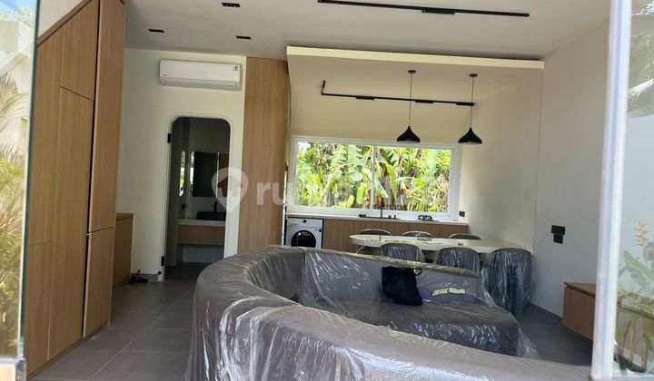 Villa Baru dengan Pemandangan Sawah dari Atap