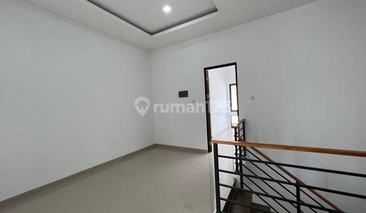 New Gress Rumah Modern Minimalis Klampis Selangkah Ke Merr 2