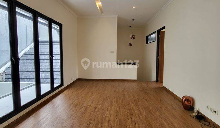 9572 - Rumah baru 2 lantai di emerald shm bagus harga menarik
