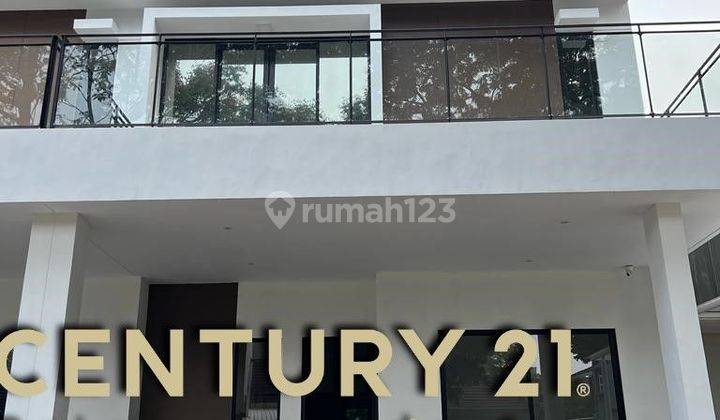 11831 - Rumah brand new semi furnished depan taman shm siap huni 2