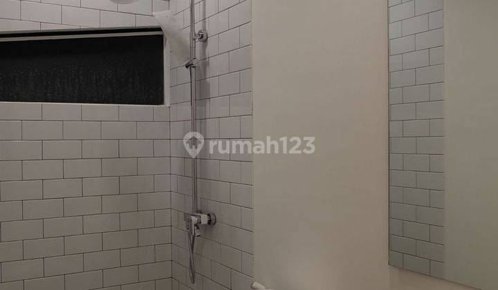 12227 - Rumah Cantik Semi Furnished Ada Halaman Belakang Shm 2