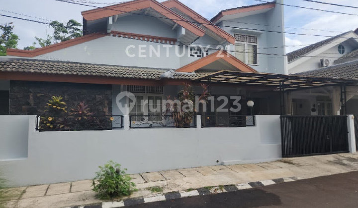 For Sale Nice Hook House Ready to Live In with Backyard in Bintaro Sector