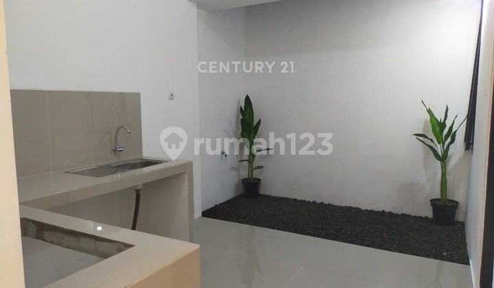 Beautiful Modern Minimalist House Ready to Occupy in Graha Raya LH17094 2