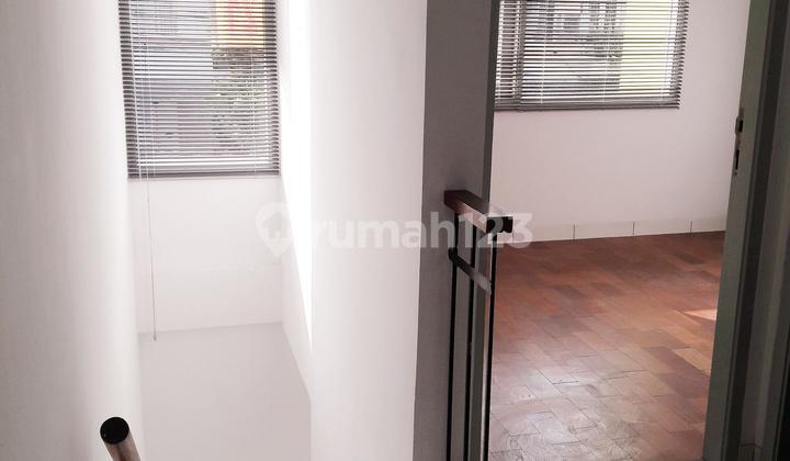 Rumah Cantik Semi Furnish Komplek Istana Regency Sudirman 2