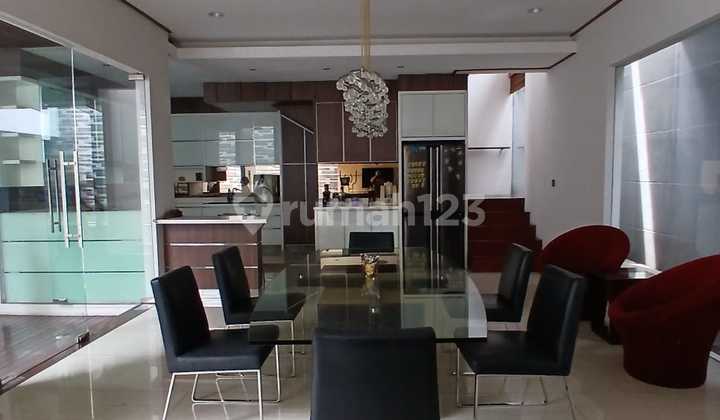 Luxury House Swimming Pool Semi Furnished In Batununggal Indah