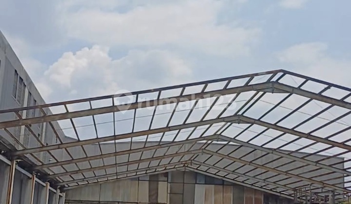 Super Strategic Land can be used for Warehouse on Main Road Soekarno Hatta