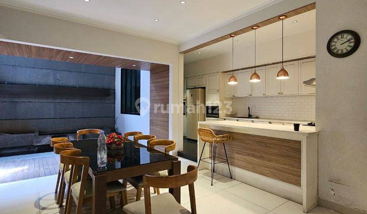 Rumah Mewah Semi Furnish Di Batununggal Indah 2