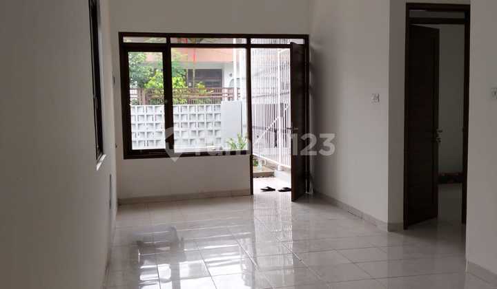 Beautiful House Downtown Muara Complex