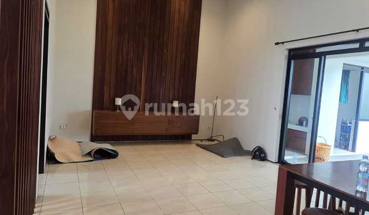 Disewakan Rumah Cantik Jarang Ada Furnish Lokasi Lokacitra Ada Danau Dan Taman Bermain Siap Huni 2
