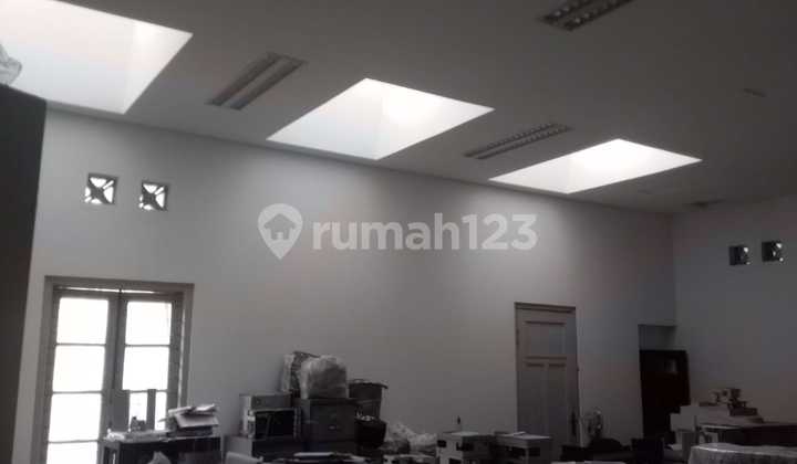 Disewakan Rumah Strategis di Sayap Gatot Subroto 2