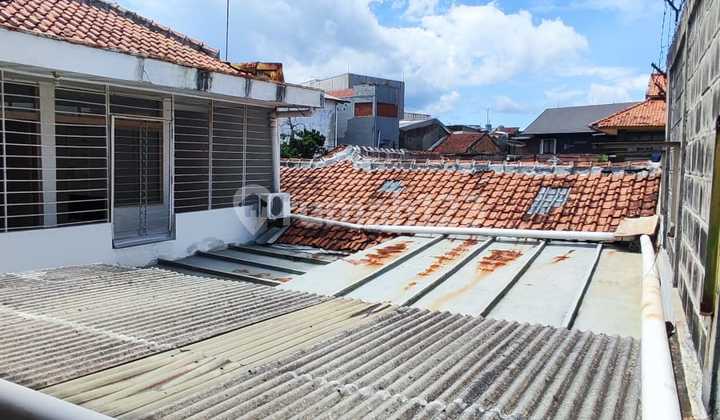 Disewakan Rumah Strategis di Gatot Subroto Bandung 6