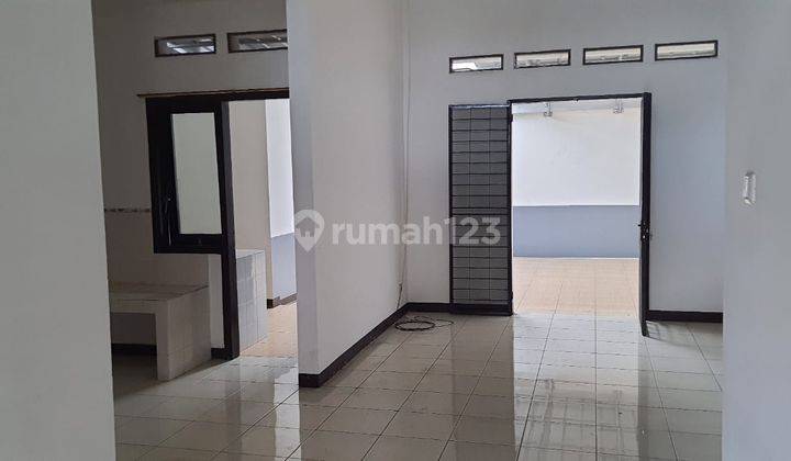 Disewakan Rumah Istimewa Kota Baru Parahyangan 1