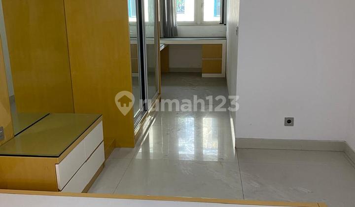 Luxury 4-Story Strategic Shop House at Setra Sari Mall Luxury 4-Story Strategic Shop House at Setra Sari Mall