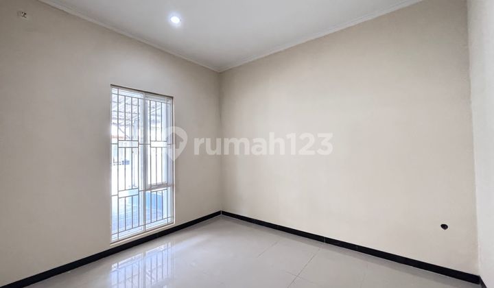 Turun Harga Rumah Baru One Gate Cluster di Taman Kopo Indah V