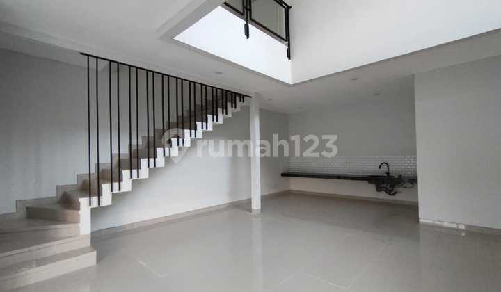 Rumah Baru Modern Tipe Hook Di Taman Holis Indah  2