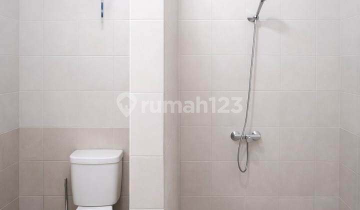 Quick Sale, Nice Shop House, Semi-Furnished, Singgasana Pradana, In Front of Mr. 2