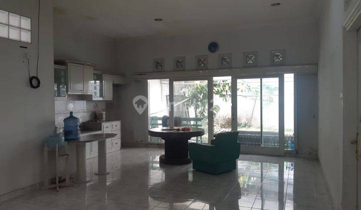 Rumah Semi Furnished Strategis Sayap Riau 1