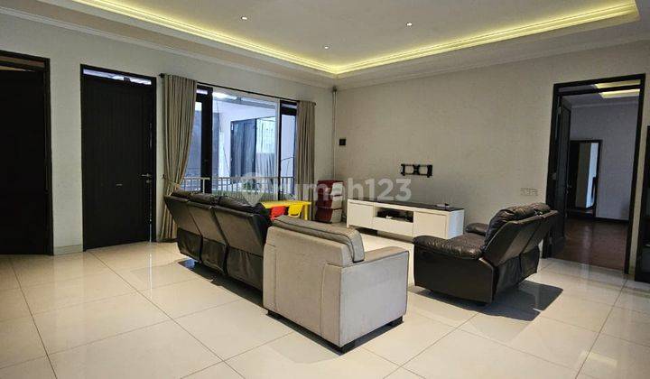 Rumah Mewah Semi Furnish Di Batununggal Indah 1