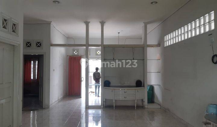 Rumah Semi Furnished Strategis Sayap Riau 2