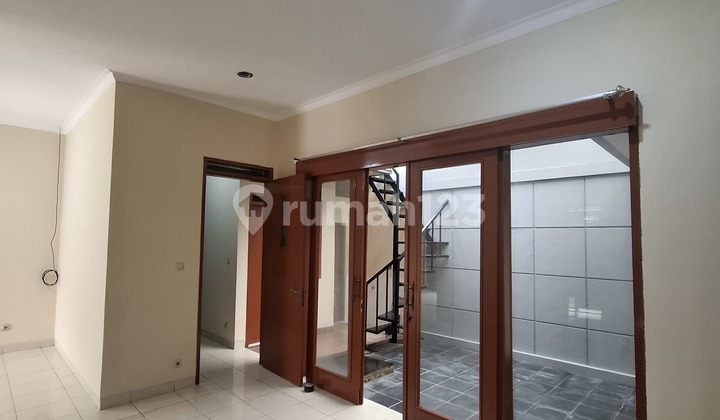 Rumah Langka Singgasana Pradana Siap Huni Lokasi Bagus Aman dan Nyaman 2