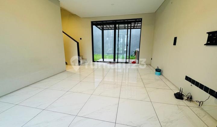 Rumah Lokasi Mainroad Depan Taman Tatar Punawangi Kota Baru Parahyangan