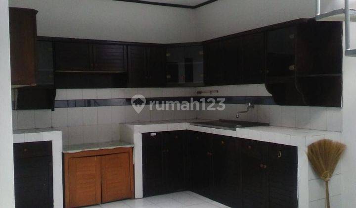 Rumah Tengah Kota Komplek Kembar Mas Sayap BKR 2