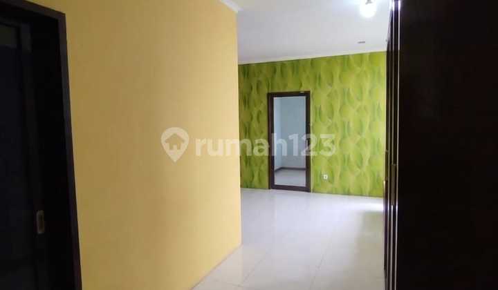 Strategically Located Shophouse on Busy Main Road, Mekarwangi 2