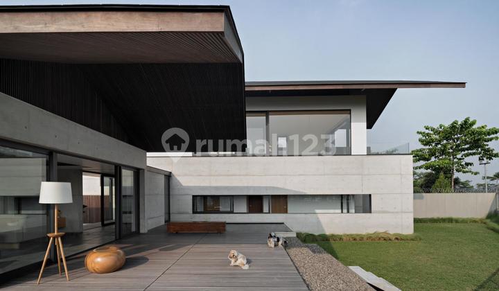 Rumah Exclusive View Danau di Kota Baru Parahyangan