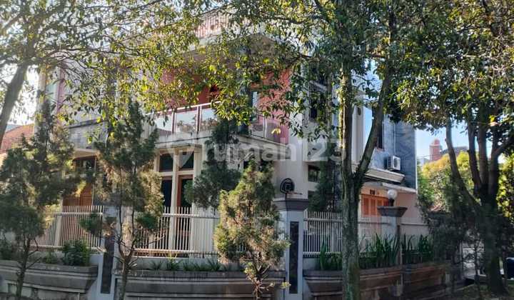 Quick Sale Cheap 3-Story House with Hook in Batununggal Indah 2