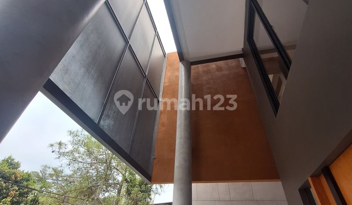 Rumah Baru Luxury Modern di Mekar Wangi