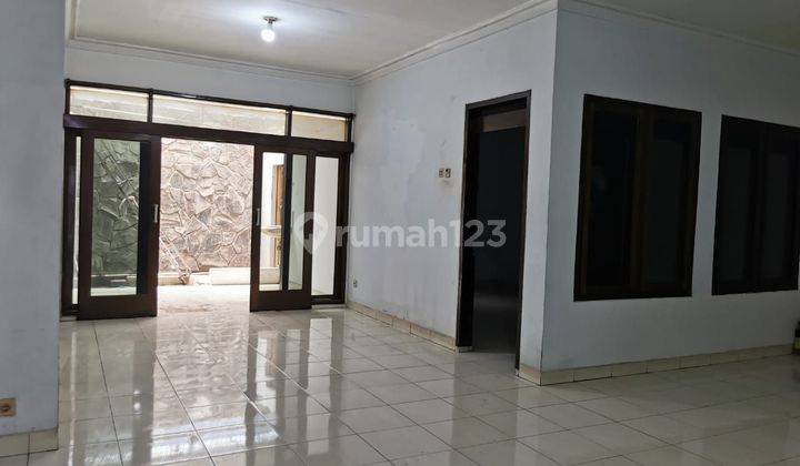 Rumah Tengah Kota Komplek Kembar Sayap BKR 1