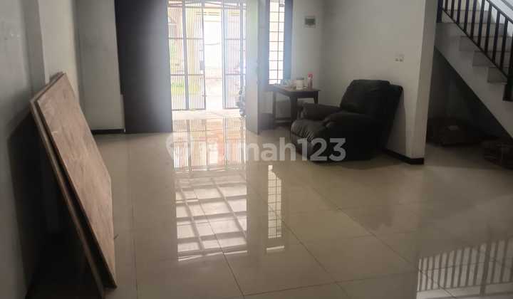 Ready-to-Occupy Minimalist House in Mekar Wangi 1