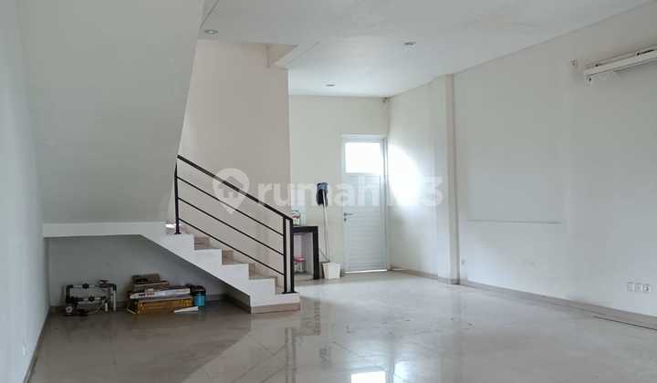 3-Storey Shophouse in Batununggal Indah Raya, South Bandung 3-Storey Shophouse in Batununggal Indah Raya, South Bandung