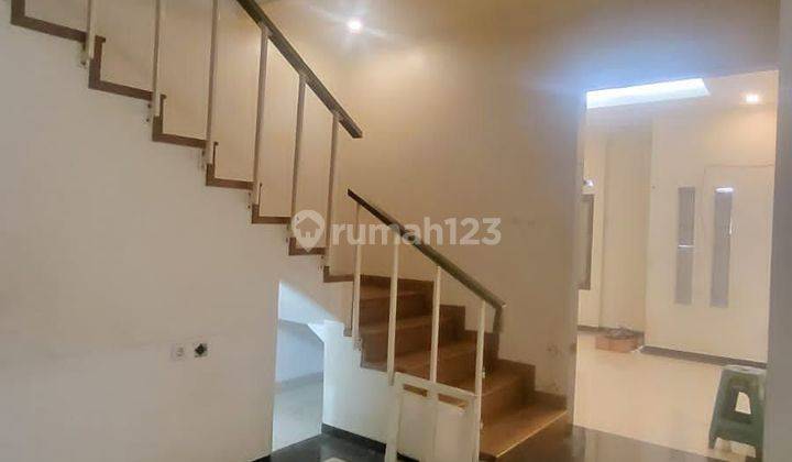 Rumah 2 Lantai di Batununggal Indah Estate SHM 2