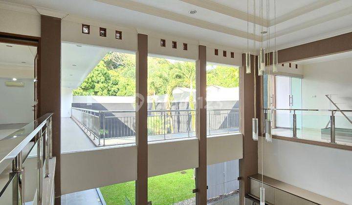 Rumah Mewah 2 Lantai Di Komplek Setraduta Full Furnished 1